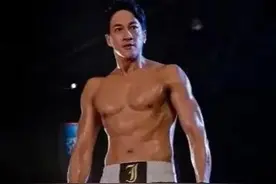 46岁何润东八块腹肌真撩人，40+中年人如何摆脱油腻啤酒肚？图片