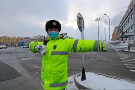 乌鲁木齐市148条车道退挡还路于民图片