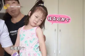 带孩子忙不过来请了阿姨，却发现孩子和阿姨更亲，你会怎么办？图片