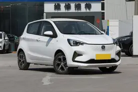 续航比宏光MINI EV更长，仅2.98万起，5门5座布局，实拍奔奔E-Star图片