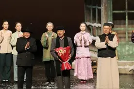 铁三角再合作？张国立稳站全场C位，满脸皱纹状态不及大6岁王刚图片