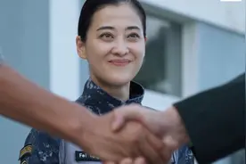 追剧《蓝军出击》必备技能，军官资历章的认识必须要到位！图片