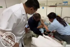 酒精炉正在燃烧，妈妈添加酒精，结果2岁娃严重烧伤图片