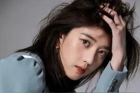 李凯馨清纯写真，气质出众，不一样的美少女图片