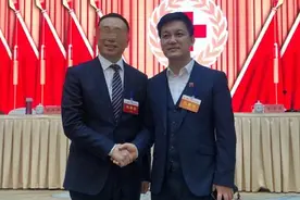 “村长”李锐升职！47岁成为芒果台高管之一，私下开百万级豪车图片
