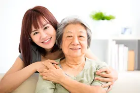 婆婆要求儿媳上交工资卡被拒绝：我不是你前儿媳，没那么好欺负图片