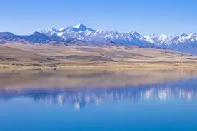 甘肃金昌蓄水量最大的一座水库，像是天然湖泊，竟是祁连雪山融雪图片