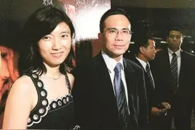 豪门继承人故事：藏起来养了20年，这姑娘露面就继承七百亿财产图片