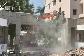 快讯！厦门湖滨中学开始拆除！现场直击图片