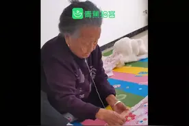 95岁老太缝制被子引关注，外孙女：让我妈做，结果我妈把她妈叫来了图片