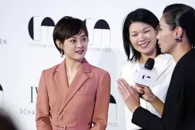 众星助阵吕燕秀！孙俪仪态堪忧陈法蓉土气，朱婷李娜身高差太瞩目图片