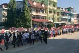 今天，缅泰边境大其力，几乎全城民众参与示威图片