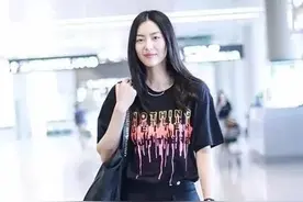 为什么夏天大家都喜欢穿黑色T恤？黑色T恤图案设计创意图片