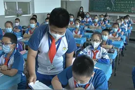 美德少年丨小市镇中心学校郑健宇——拾金不昧心灵美 品德高尚好少年图片