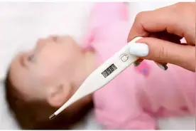 宝宝发烧，妈妈应该高兴，代表孩子的体质又增强了一些图片