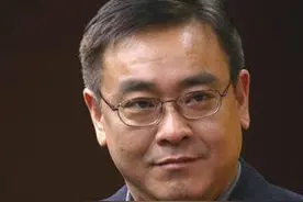 一代名导尔冬升"骗"妻18年丁克，为何转身却与神秘女友生子？图片