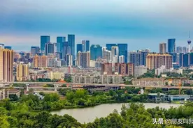 成都的经济发达吗？她的GDP相当于哪个国家？图片