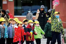 上海接送孩子“钟点工”走红，还可多人拼单，众人直呼致富新路图片