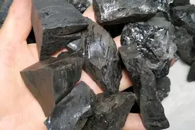 黑煤球中诞生的宝贝煤精，不是煤，它真是一种有机宝石图片
