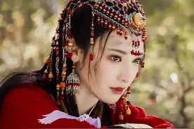 一袭红衫气场秒变两米八，半个娱乐圈女演员都玩过，你最馋谁？图片
