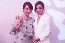 杨紫终于和自己倾慕已久的偶像同框！隔着屏幕都能看出她的小激动图片