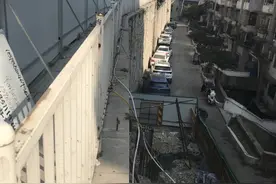花果园金顶山路口施工材料“堵”了人行道！部门督促后全部拆除！｜融媒问政图片