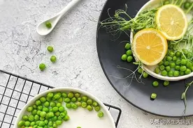春吃这豆胜过肉！每天一把，护眼、美颜、养三脏，心情也好了，搭它是绝配图片