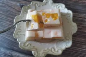 教你如何用白凉粉做芒果牛奶果冻，Q弹凉爽，做法超简单图片