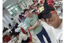 何家劲广东开工厂，员工月薪3500遭吐槽，晒员工食堂称养人不容易图片