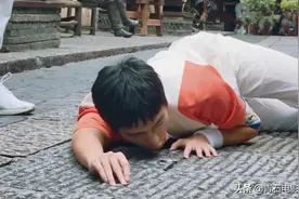 播出2期，收视连续夺冠，硬是把捉迷藏玩成暑期第一档爆款综艺图片