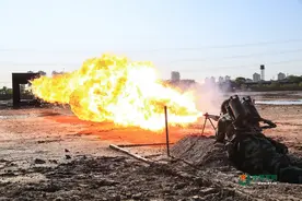 火龙出击！直击喷火兵实喷现场图片