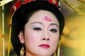 58岁王姬聪明美丽，与丈夫低调恩爱19年，27岁儿子智商只有5岁图片