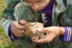 这就是地质工作人员的工作，半年以上的时间在野外漂泊，回不到家图片