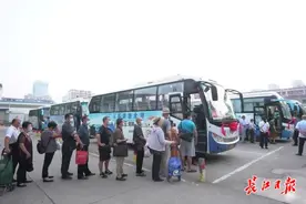 江夏“南八乡”28日迎来首趟公交，城市公交车已覆盖全市乡镇图片