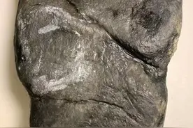莫湾基场口 皮壳老的反光 翻砂细腻，打灯冰感强 有飘花图片