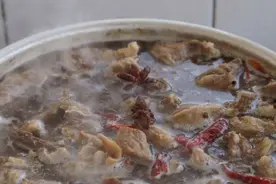 牛肉怎么都炖不烂？大厨：烹饪时给锅中加点它，牛肉软烂又入味图片