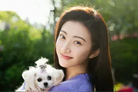 紫色系穿搭难以驾驭？只要搭配得当，你也可以秒变女神图片