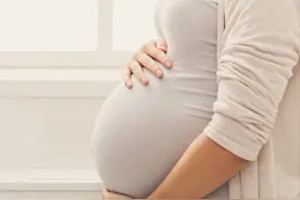孕妇不做胸透不录取，生硬规则忽视女性权益图片