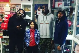 这位曾经的国家干部，承包了全美Rapper的Supreme图片