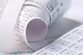 儿子向妈妈出具15万元借条，妈妈要求儿媳一同还款！法院这么判图片