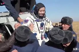 飞往太空拍了12天电影后，俄罗斯太空电影拍摄组返回地球图片