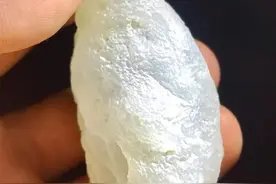 美女题材一直都是翡翠题材里面经久不衰的存在，原石到成品图片