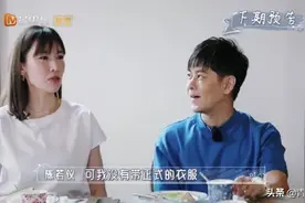 没育儿矛盾不用讨好婆婆，李晟和亲妈同住，吃饭把脚翘椅子上惬意图片