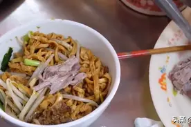 广东70岁大爷靠一碗面火了，65岁才创业，年收入过百万图片