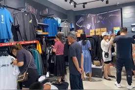 巴彦淖尔人力挺鸿星尔克！店员忙到吃不上饭图片