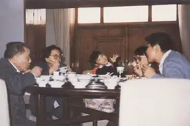 邓小平一种特殊的工作餐：瓜菜代图片