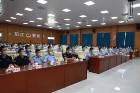 汲取英模力量 熔铸忠诚警魂 ——市公安局警察培训学校举办“从警之路交流会”特别课堂图片