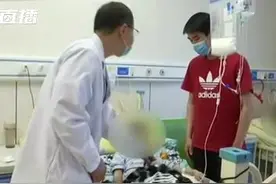 看好孩子！ 男孩偷吞铁钉被发现时已嵌入胃壁图片