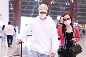 霍思燕携老公亮相，穿针织开衫配皮靴真时髦，身材丰满很有女人味图片