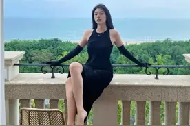 世界小姐冠军余薇薇气质好，超模身材令人慕，美得让人心动图片